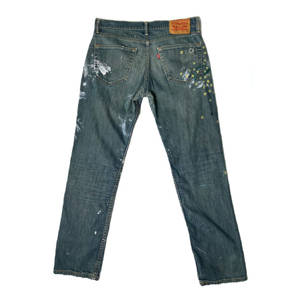 REFRESHED - Levi's Distressed Hand Painted Jeans - Picture 4 of 7